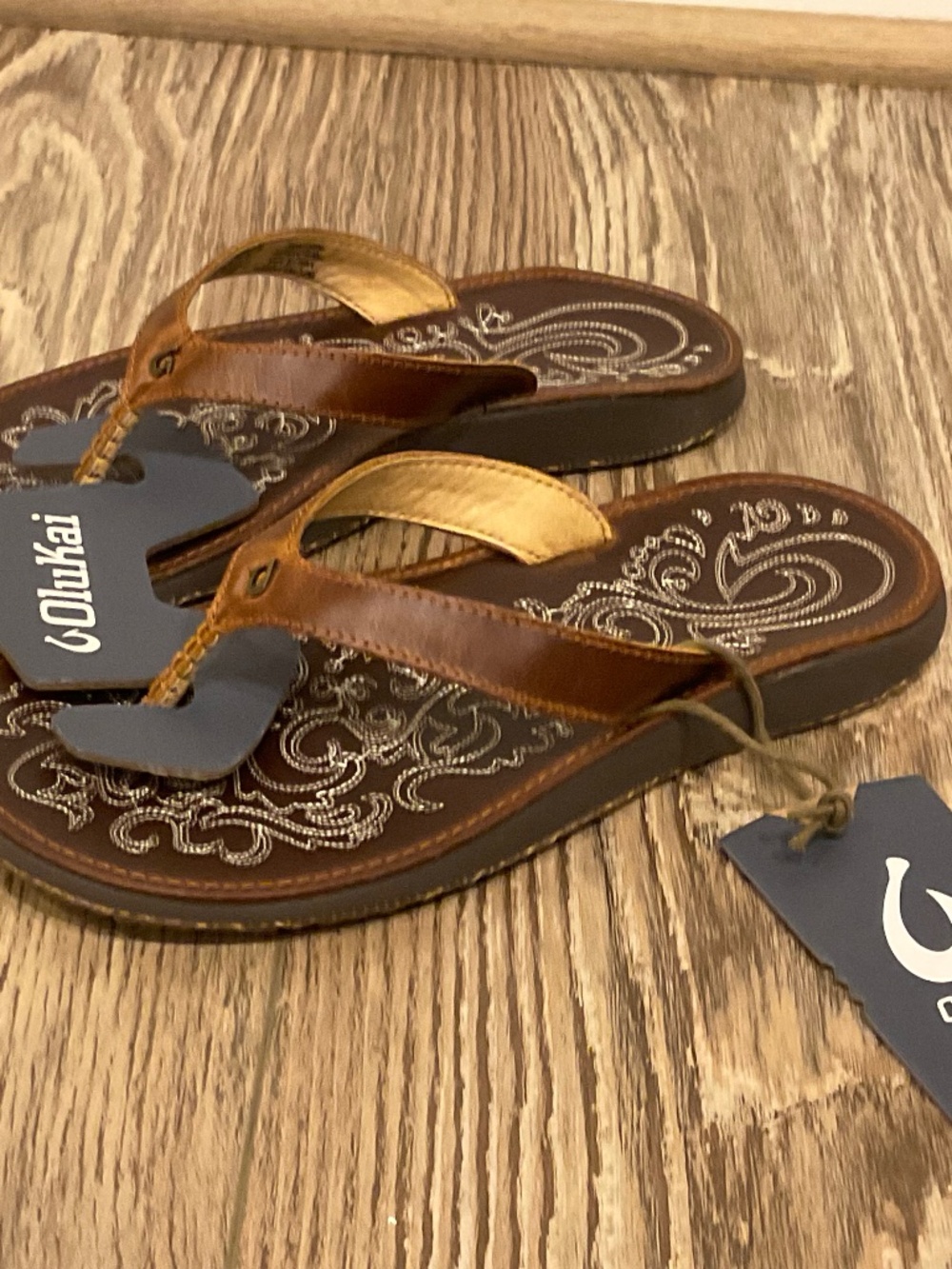 NEW Olukai Paniolo Leather Brown Flip Flop Sandals - Women's Size 7 EU 37